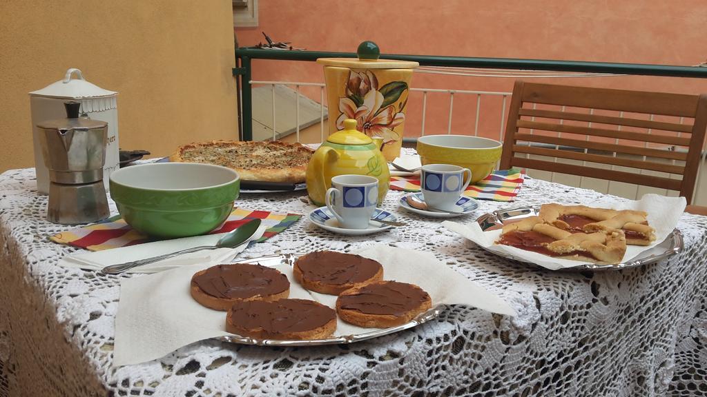 B&B Au Caruggiu Ceriale Buitenkant foto